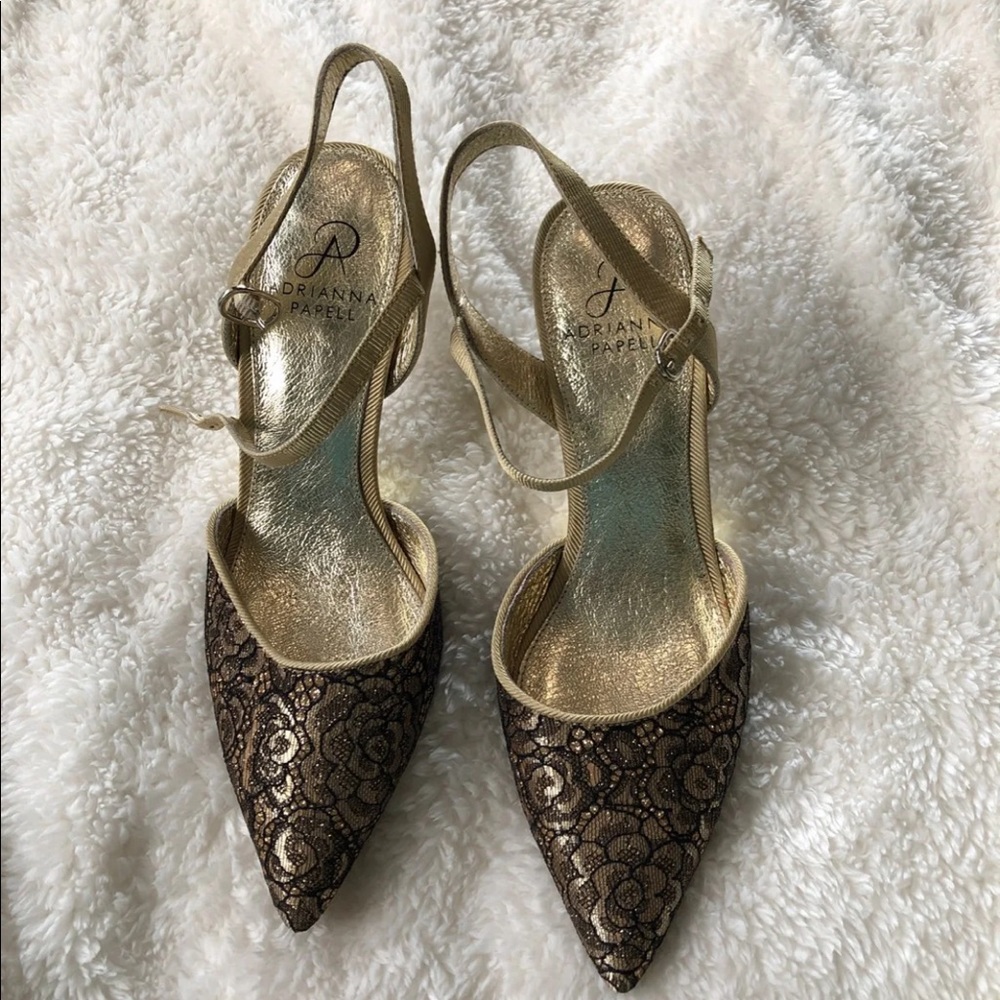 Adrianna Papell Pump